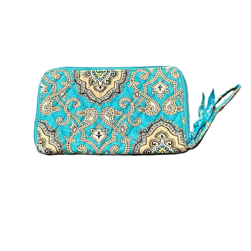 Wristlet By Vera Bradley, Size: Medium